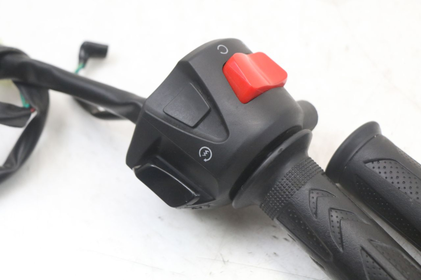 photo de RIGHT SWITCH MASAI SCRAMBLER SPORT 125 (2021 - 2025) - Zoom on usage condition