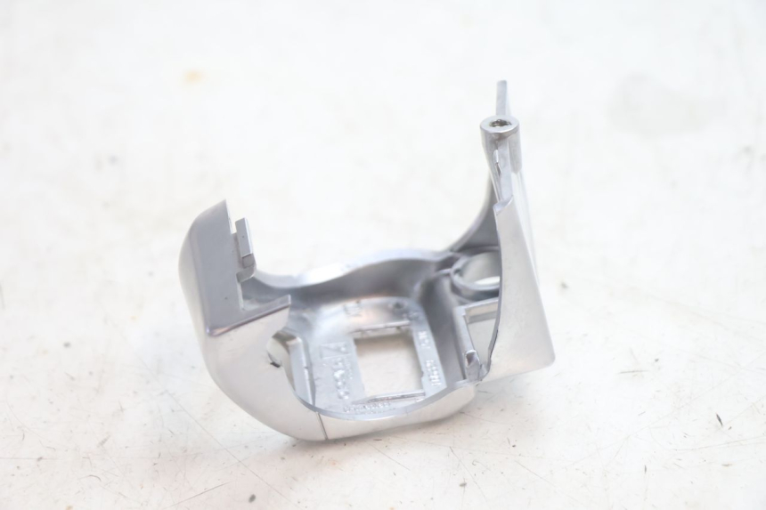 photo de RIGHT SWITCH PIAGGIO MP3 125 (2006 - 2014) - Fixing points details