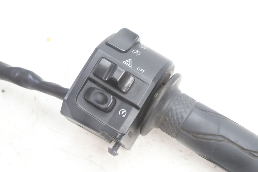 photo de RIGHT SWITCH YAMAHA N-MAX NMAX 125 (2021 - 2024) - Component detail