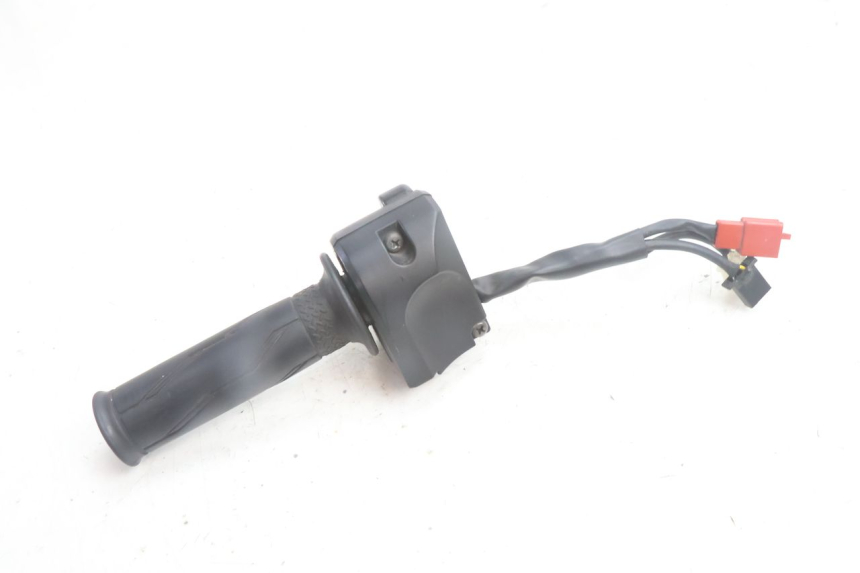photo de RIGHT SWITCH YAMAHA N-MAX NMAX 125 (2021 - 2024) - Technical close-up