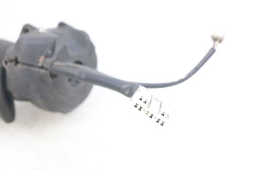 photo de RIGHT HANDLEBAR SWITCH GILERA NEXUS 125 (2007 - 2009) - Zoom on usage condition