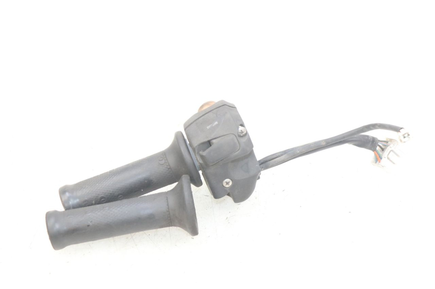 photo de RIGHT HANDLEBAR SWITCH GILERA NEXUS 125 (2007 - 2009) - Technical close-up