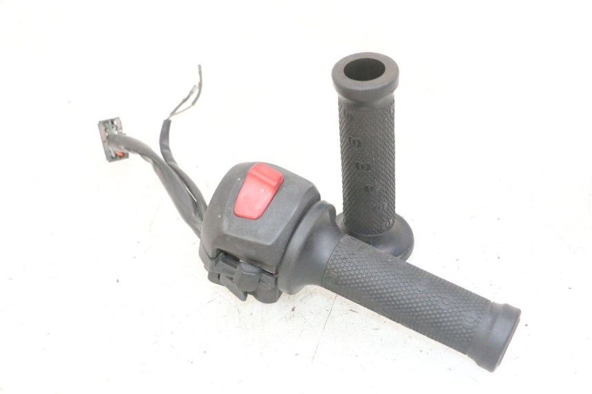 photo de RIGHT HANDLEBAR SWITCH GILERA NEXUS 125 (2009 - 2013) - Main view