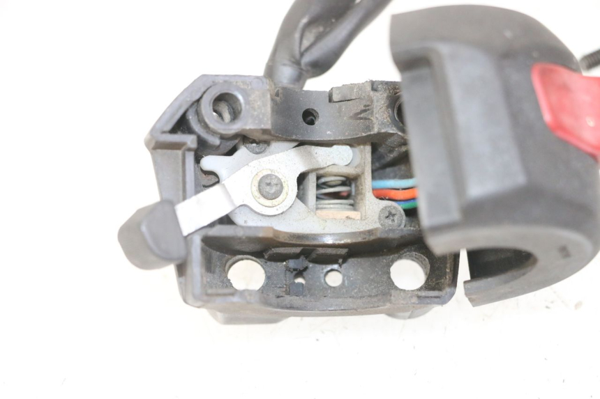 photo de RIGHT HANDLEBAR SWITCH GILERA NEXUS 125 (2009 - 2013) - Additional view of the item