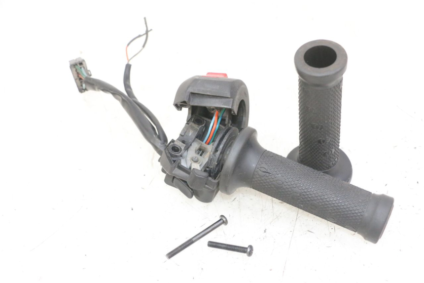 photo de RIGHT HANDLEBAR SWITCH GILERA NEXUS 125 (2009 - 2013) - Distinctive features
