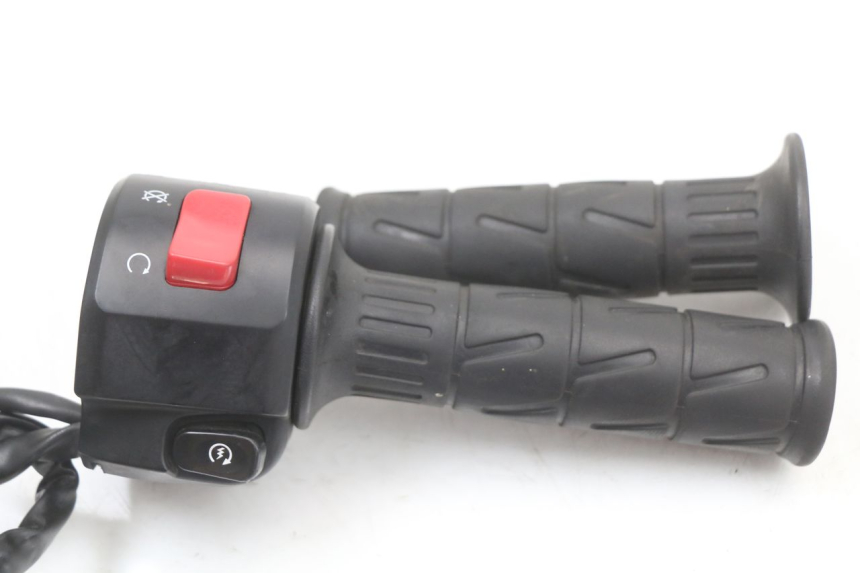 photo de RIGHT SWITCH KAWASAKI NINJA 400 (2018 - 2023) - Zoom on usage condition