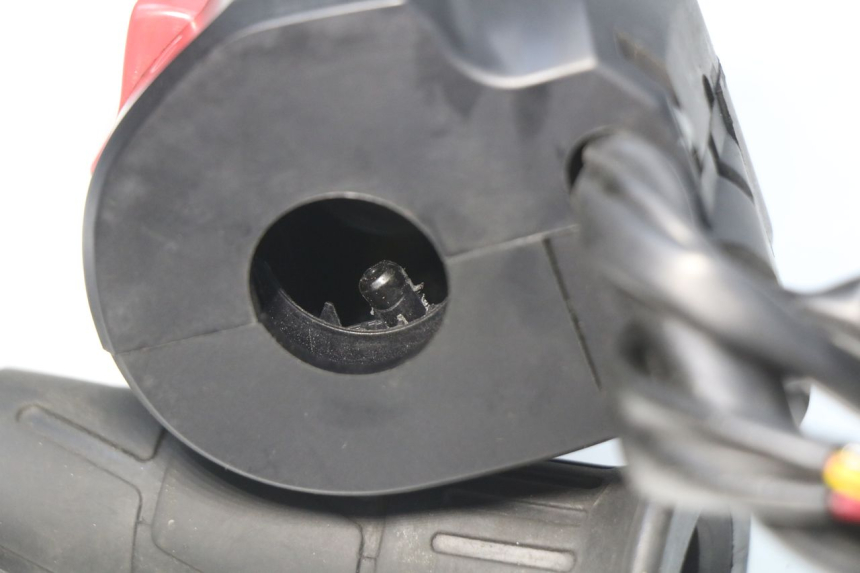 photo de RIGHT SWITCH KAWASAKI NINJA 400 (2018 - 2023) - Surface and material condition