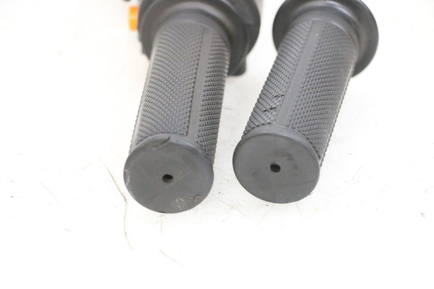 photo de RIGHT SWITCH JM MOTORS OLDIES 4T 50 (2010 - 2020) - Surface and material condition