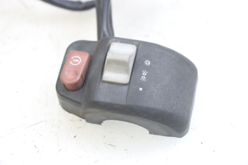 photo de RIGHT HANDLEBAR SWITCH SYM ORBIT 2 TS 2T 50 (2011 - 2016) - Zoom on usage condition