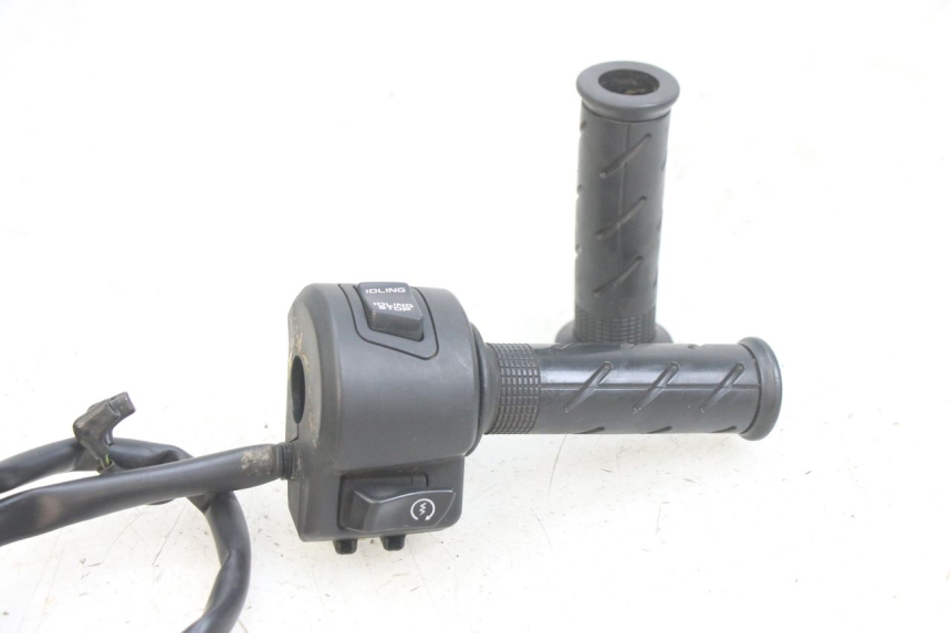 photo de RIGHT HANDLEBAR SWITCH HONDA PCX (JF47) 125 (2012 - 2013) - Technical close-up