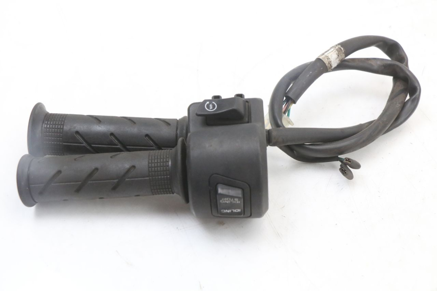 photo de RIGHT HANDLEBAR SWITCH HONDA PCX (JF47) 125 (2012 - 2013) - Zoom on usage condition