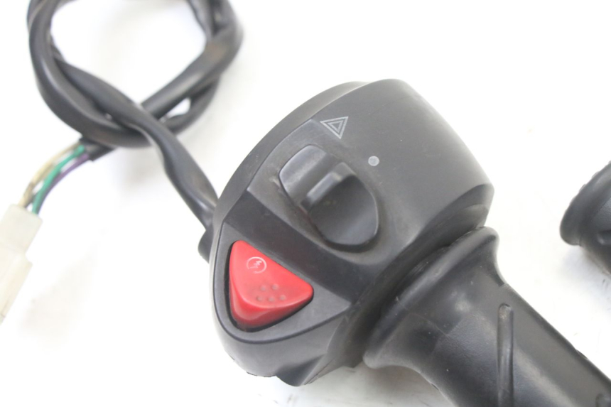 photo de RIGHT HANDLEBAR SWITCH PEUGEOT CITYSTAR 125 (2011 - 2017) - Component detail