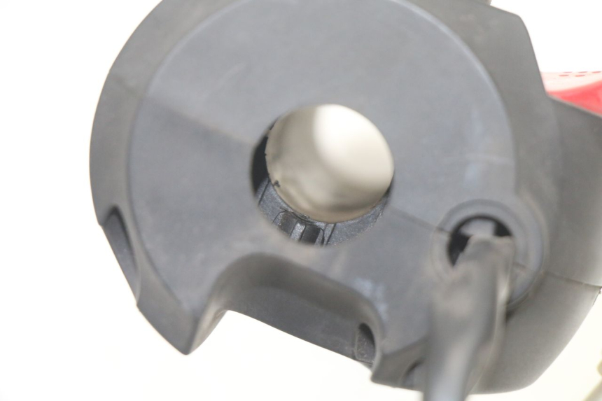 photo de RIGHT HANDLEBAR SWITCH PEUGEOT CITYSTAR 125 (2011 - 2017) - Technical close-up