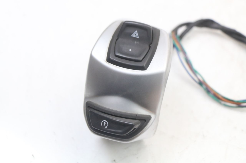 photo de RIGHT SWITCH PEUGEOT DJANGO 125 (2014 - 2017) - Component detail