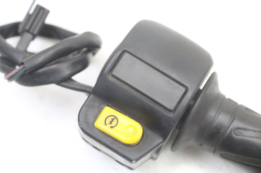 photo de RIGHT HANDLEBAR SWITCH PEUGEOT KISBEE 2T 50 (2010 - 2017) - Component detail