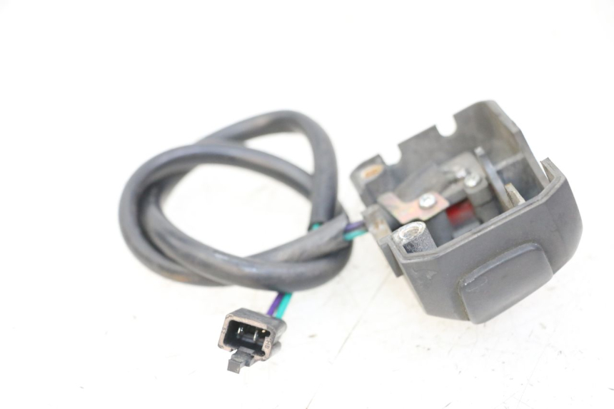 photo de RIGHT HANDLEBAR SWITCH PEUGEOT KISBEE 4T 50 (2018 - 2022) - Zoom on usage condition