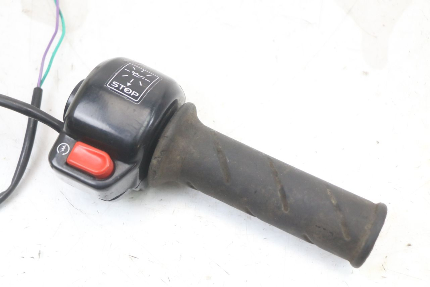 photo de RIGHT HANDLEBAR SWITCH PEUGEOT LUDIX 50 (2005 - 2007) - Component detail
