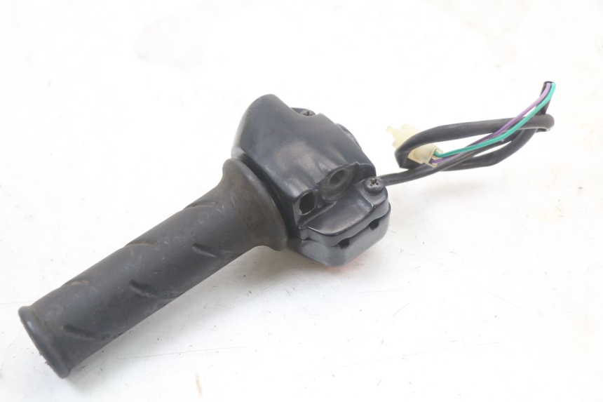 photo de RIGHT HANDLEBAR SWITCH PEUGEOT LUDIX 50 (2005 - 2007) - Surface and material condition