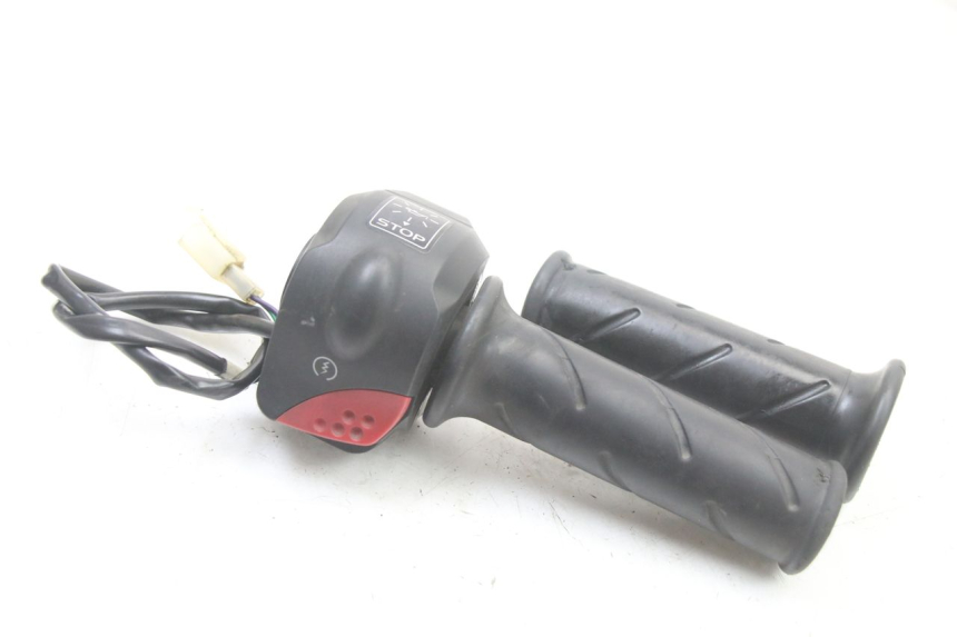 photo de RIGHT SWITCH PEUGEOT TREKKER TKR 50 (2005 - 2014) - Zoom on usage condition