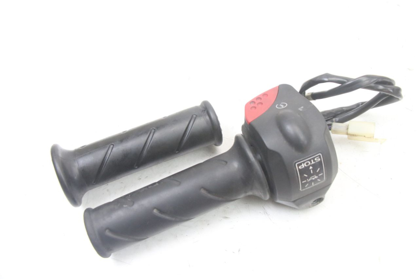 photo de RIGHT SWITCH PEUGEOT TREKKER TKR 50 (2005 - 2014) - Alternative perspective