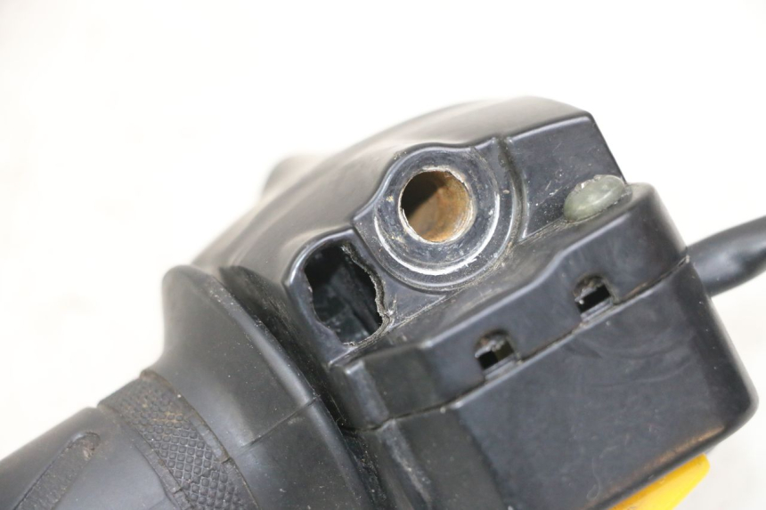 photo de RIGHT SWITCH PEUGEOT VIVACITY 125 (2010 - 2017) - Zoom on usage condition