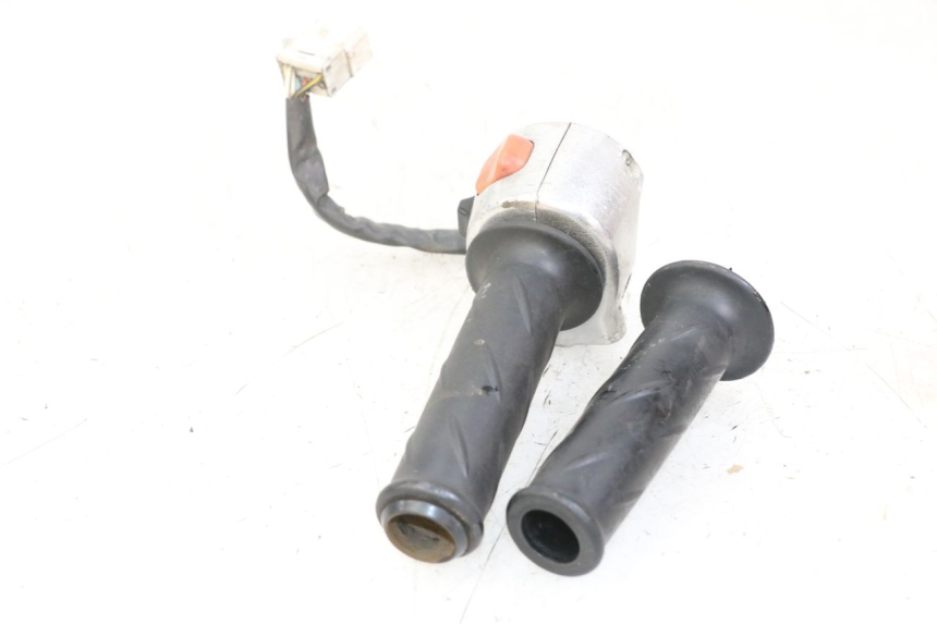 photo de RIGHT SWITCH PIAGGIO BEVERLY 125 (1998 - 2005) - Product overview