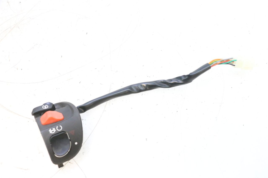 photo de RIGHT SWITCH EFUN PUSA 1 - Alternative perspective