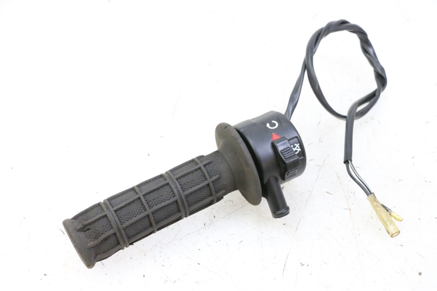 photo de RIGHT HANDLEBAR SWITCH YAMAHA PW 80 (1983 - 2014) - Zoom on usage condition