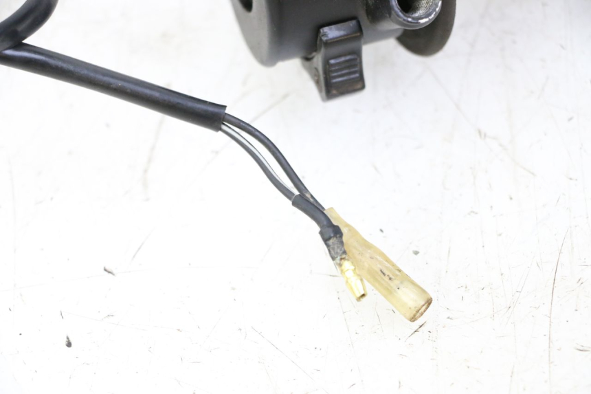 photo de RIGHT HANDLEBAR SWITCH YAMAHA PW 80 (1983 - 2014) - Fixing points details