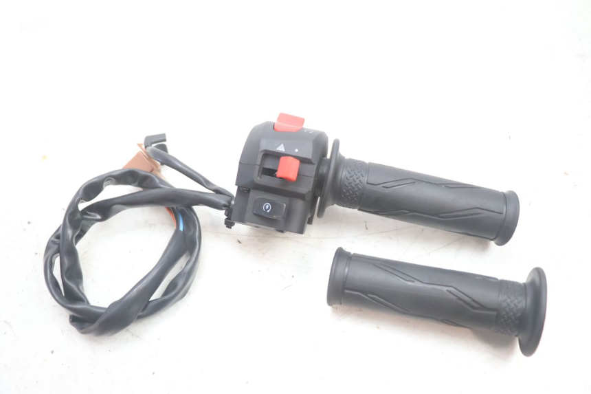 photo de RIGHT SWITCH JM MOTORS R-MAX TECH 50 (2024 - 2026) - Main view
