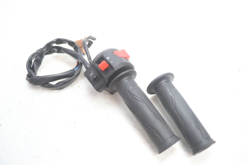 photo de RIGHT SWITCH JM MOTORS R-MAX TECH 50 (2024 - 2026) - Zoom on usage condition
