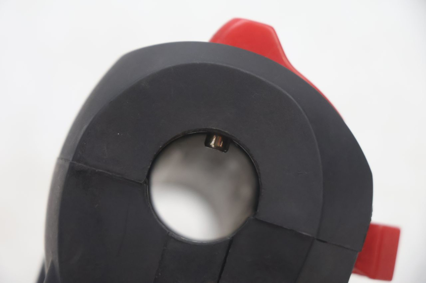 photo de RIGHT SWITCH JM MOTORS R-MAX TECH 50 (2024 - 2026) - Fixing points details