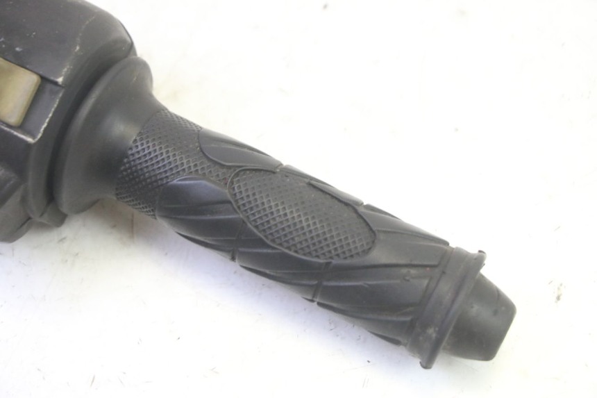 photo de RIGHT HANDLEBAR SWITCH RIDE RACE 2T 50 (2012 - 2017) - Zoom on usage condition