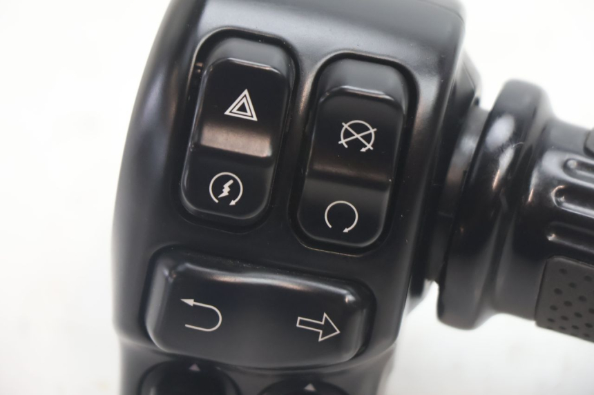 photo de RIGHT SWITCH HARLEY DAVIDSON ROAD GLIDE FLTRXSE 1920 (2018 - 2022) - Component detail