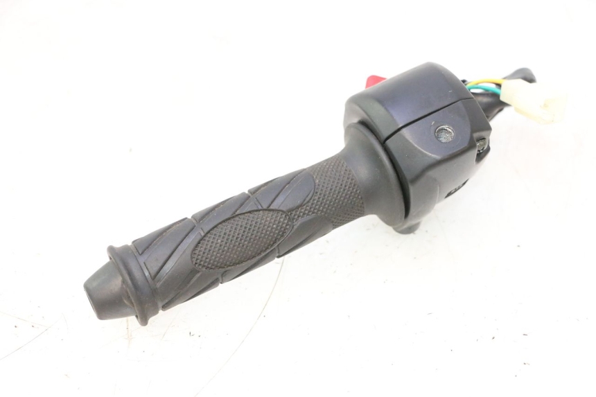 photo de RIGHT SWITCH TNT MOTOR ROMA 10' 2T 50 (2011 - 2018) - Fixing points details
