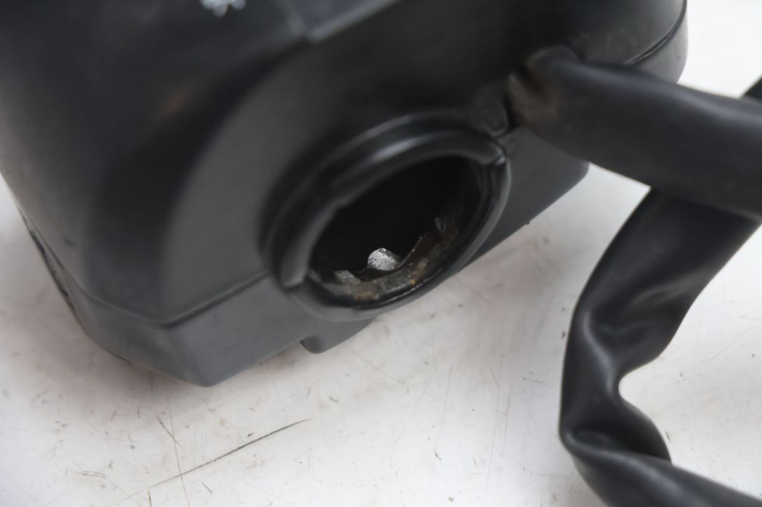 photo de RIGHT SWITCH TNT MOTOR ROMA 10' 2T 50 (2011 - 2018) - Fixing points details