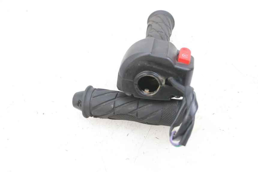 photo de RIGHT HANDLEBAR SWITCH TNT MOTOR ROMA 10' 4T 50 (2019 - 2022) - Technical close-up