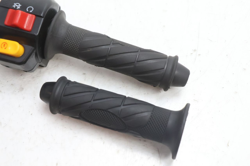 photo de RIGHT SWITCH TNT MOTOR ROMA 10' 4T 50 (2007 - 2018) - Zoom on usage condition