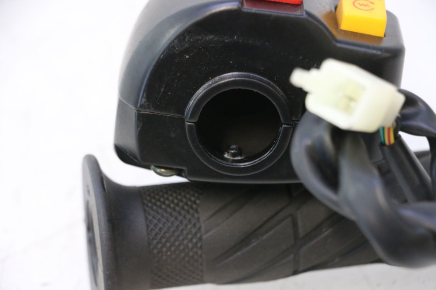 photo de RIGHT SWITCH TNT MOTOR ROMA 12' 2T 50 (2007 - 2018) - Zoom on usage condition