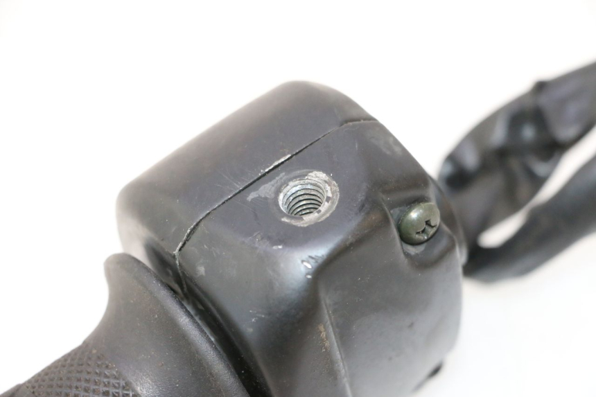 photo de RIGHT HANDLEBAR SWITCH KEEWAY RY6 2T 50 (2011 - 2019) - Fixing points details