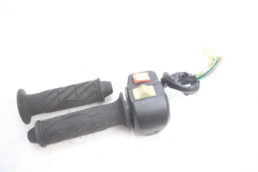 photo de RIGHT HANDLEBAR SWITCH KEEWAY RY6 2T 50 (2011 - 2019) - Alternative perspective