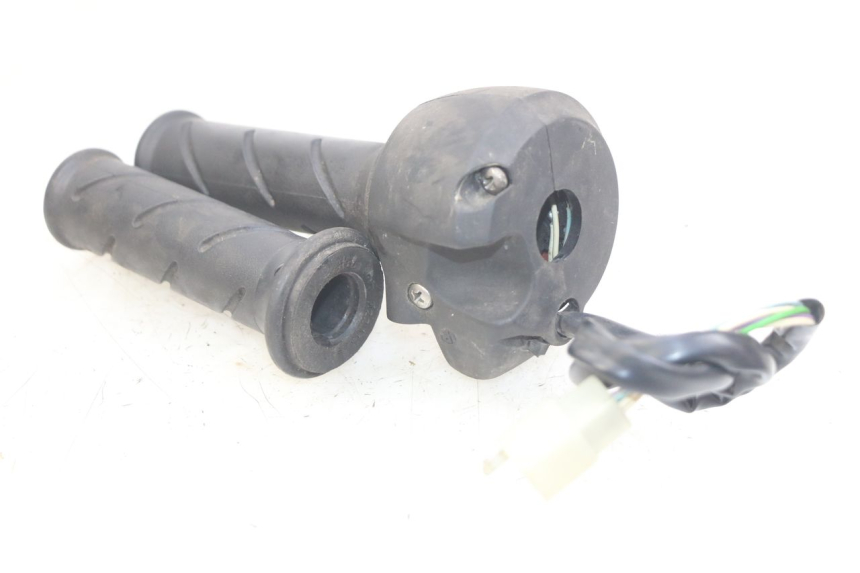 photo de RIGHT HANDLEBAR SWITCH PEUGEOT SATELIS 125 (2010 - 2012) - Product overview