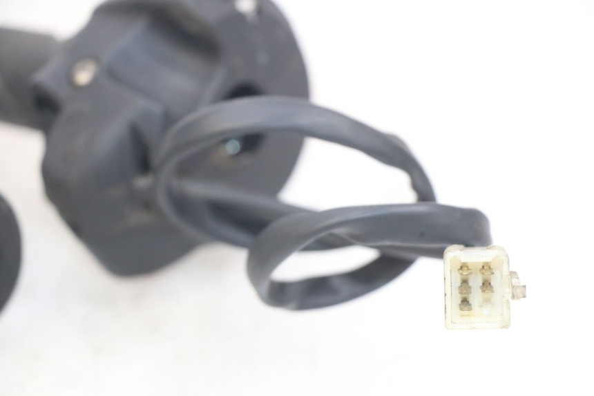 photo de RIGHT HANDLEBAR SWITCH PEUGEOT SATELIS 125 (2010 - 2012) - Alternative perspective