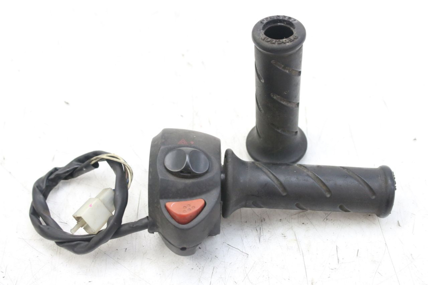 photo de RIGHT HANDLEBAR SWITCH PEUGEOT SATELIS 125 (2010 - 2012) - Main view