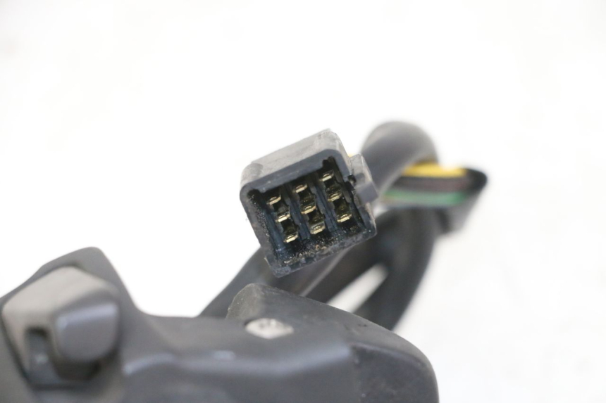 photo de RIGHT SWITCH PEUGEOT SATELIS 125 (2013 - 2018) - Technical close-up