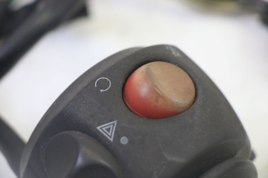 photo de RIGHT SWITCH PEUGEOT SATELIS 125 (2013 - 2018) - Alternative perspective