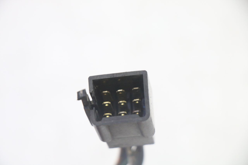 photo de RIGHT SWITCH PEUGEOT SATELIS 125 (2013 - 2018) - Surface and material condition