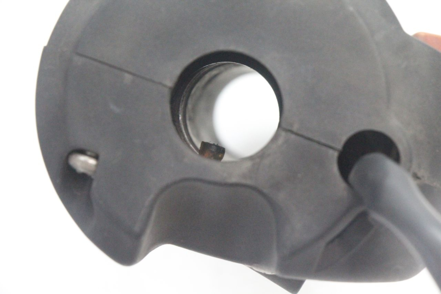 photo de RIGHT HANDLEBAR SWITCH PEUGEOT SATELIS 125 (2006 - 2009) - Alternative perspective