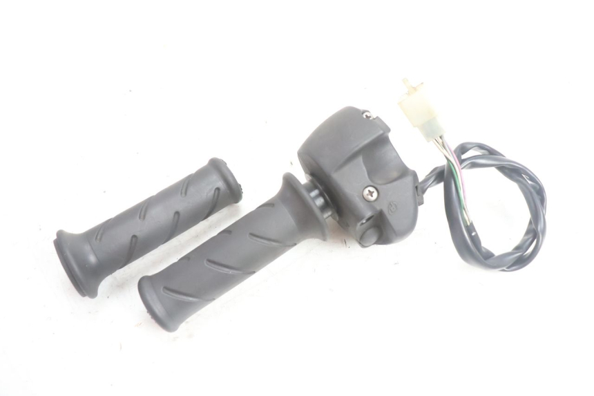 photo de RIGHT HANDLEBAR SWITCH PEUGEOT SATELIS 125 (2006 - 2009) - Technical close-up
