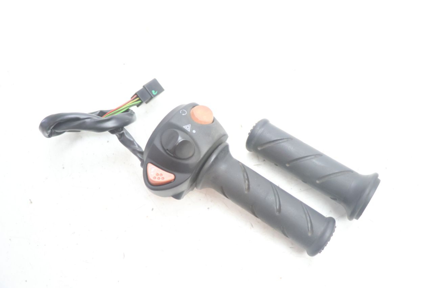 photo de RIGHT SWITCH PEUGEOT SATELIS 125 (2013 - 2018) - Main view